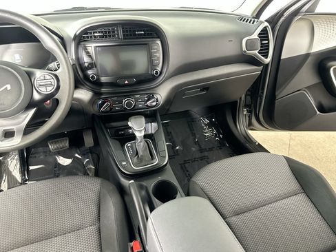 Used 2023 Kia Soul LX w/ Option Group 015 FWD image 19