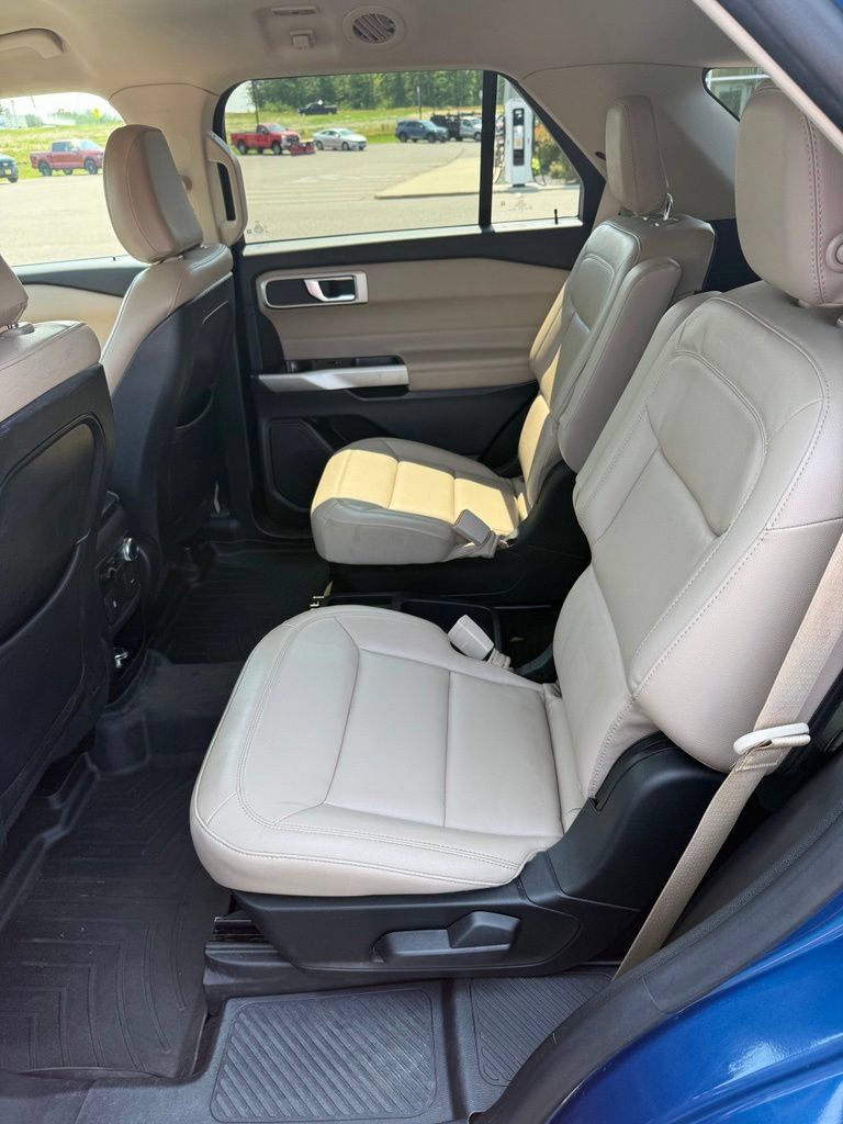 Used 2020 Ford Explorer XLT w/ Equipment Group 202A AWD/4WD image 10