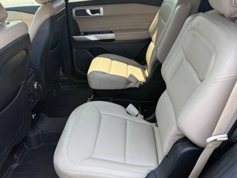 Used 2020 Ford Explorer XLT w/ Equipment Group 202A AWD/4WD image 10