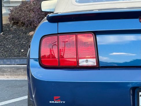 Used 2007 Ford Mustang Convertible RWD image 15