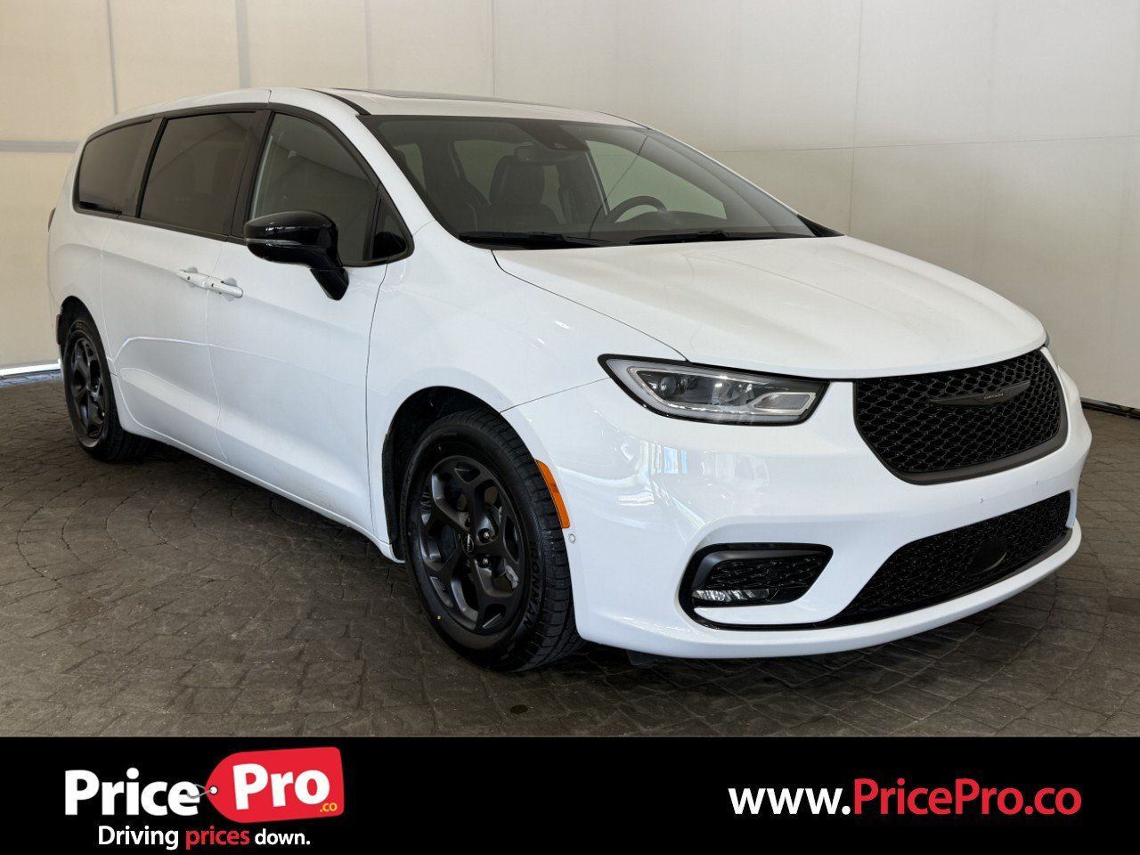 Used 2023 Chrysler Pacifica Limited w/ S Appearance Package FWD image 1