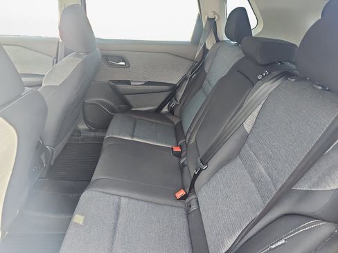 Used 2023 Nissan Rogue SV image 16