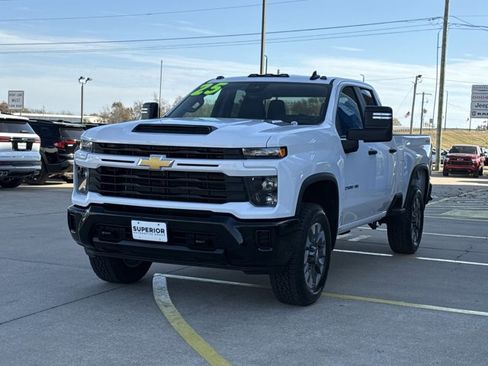 Used 2025 Chevrolet Silverado 2500 Custom w/ Custom Convenience Package image 10