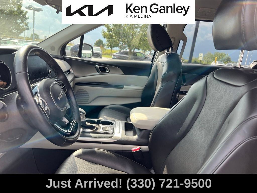 Certified 2024 Kia Carnival LX FWD image 11