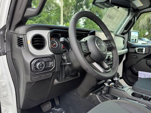 New 2025 Jeep Gladiator Sport image 32
