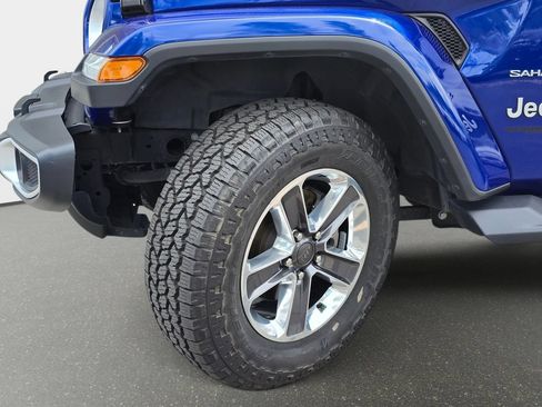 Used 2019 Jeep Wrangler Unlimited Sahara AWD/4WD image 37