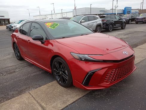 Used 2025 Toyota Camry XSE image 1