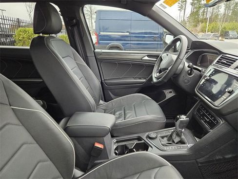 Used 2024 Volkswagen Tiguan SEL R-Line image 8