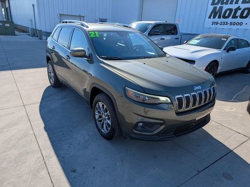 Used 2021 Jeep Cherokee Latitude Plus AWD/4WD image 6