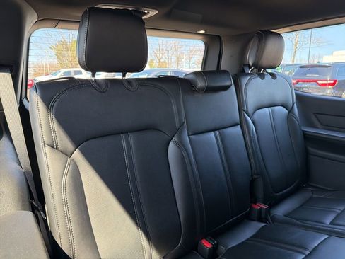 Certified 2024 Jeep Wagoneer Series II AWD/4WD image 12