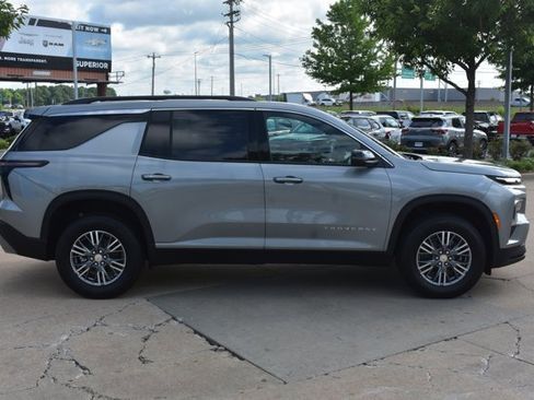 New 2026 Chevrolet Traverse LT w/ LPO, Floor Liner Package FWD image 4