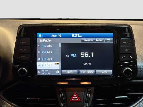 Used 2018 Hyundai Elantra GT image 19