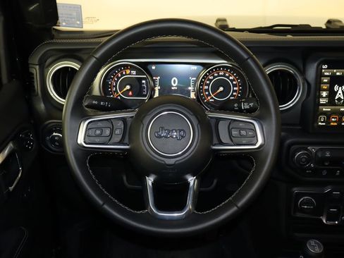 Used 2022 Jeep Gladiator Overland AWD/4WD image 7