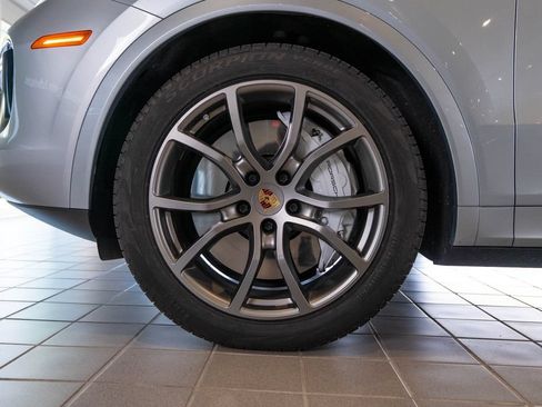 Certified 2022 Porsche Cayenne Turbo AWD/4WD image 11
