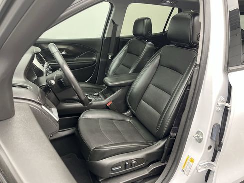 Certified 2022 GMC Terrain SLT w/ Infotainment Package II image 11