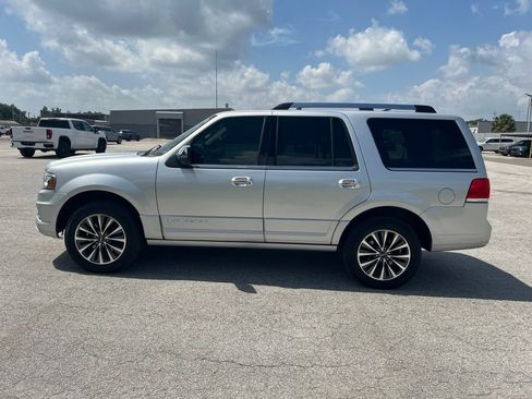 Used 2017 Lincoln Navigator Select RWD image 6