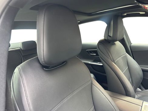 Used 2025 Mercedes-Benz C 300 Sedan image 43