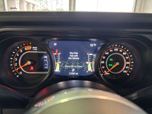 Used 2025 Jeep Wrangler Sahara image 39