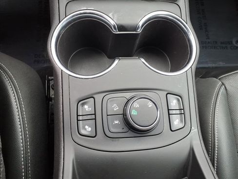 Used 2024 GMC Terrain SLT image 13