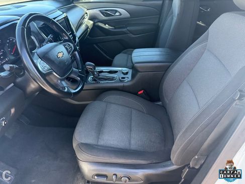 Used 2023 Chevrolet Traverse LT w/ LPO, Cargo Package FWD image 18