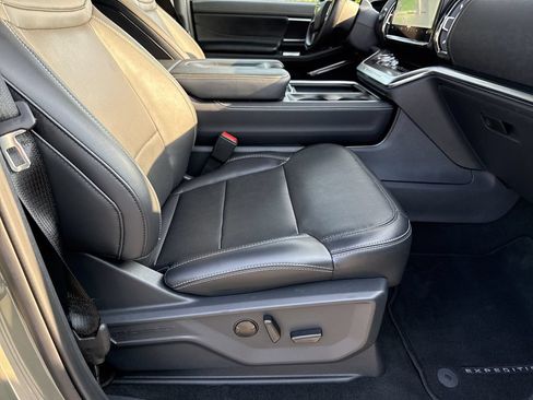 Used 2025 Ford Expedition Platinum w/ Stealth Performance Package AWD/4WD image 13