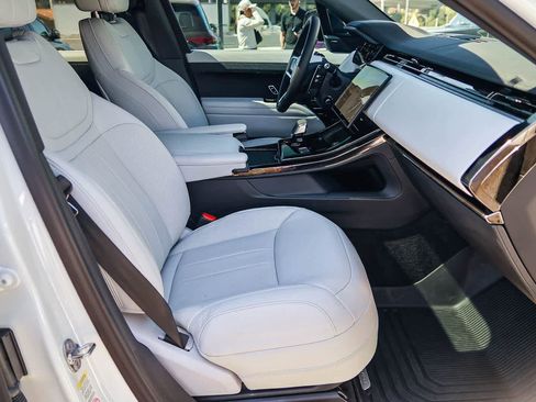 Used 2024 Land Rover Range Rover Sport SE image 17