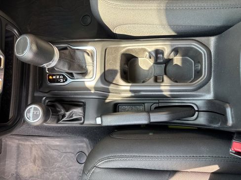 Used 2023 Jeep Gladiator Willys image 39