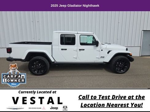 Used 2025 Jeep Gladiator Sport AWD/4WD image 4