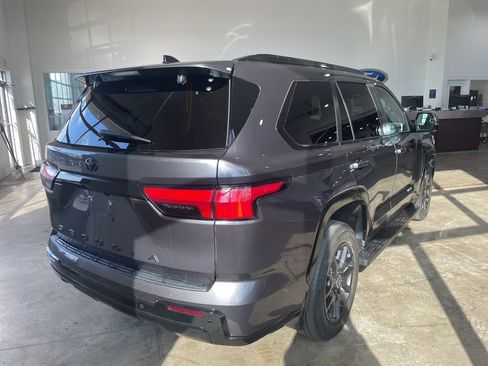 Used 2024 Toyota Sequoia Platinum AWD/4WD image 6