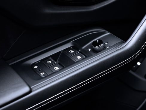 Used 2023 Lamborghini Urus S image 48