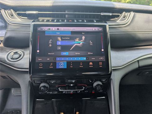 Used 2022 Jeep Grand Cherokee L Limited AWD/4WD image 18