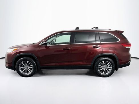 Used 2019 Toyota Highlander XLE AWD/4WD image 11