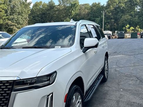 Used 2023 Cadillac Escalade Premium Luxury image 11