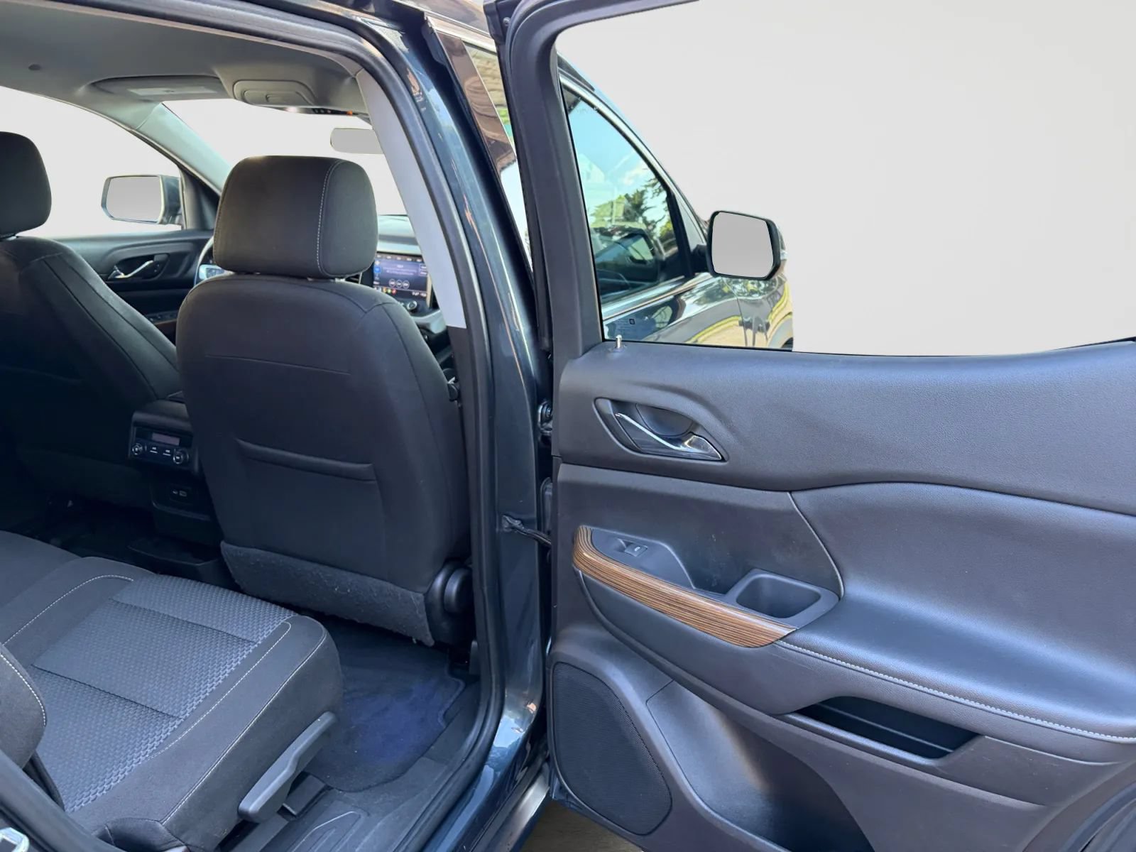 Used 2020 GMC Acadia SLE AWD/4WD image 18