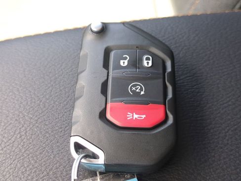 Used 2025 Jeep Wrangler Unlimited Sahara AWD/4WD image 31