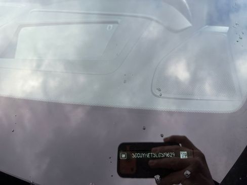 Used 2020 Chevrolet Silverado 1500 High Country w/ Technology Package image 31