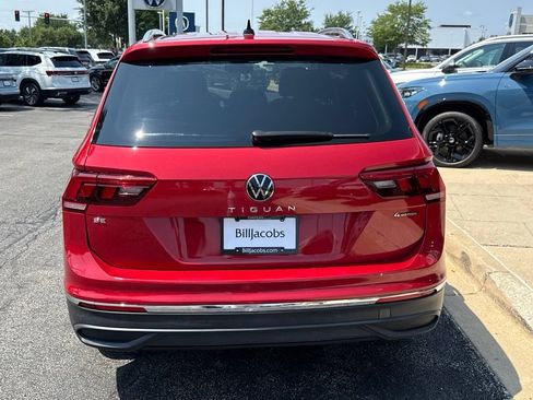 Used 2023 Volkswagen Tiguan SE AWD/4WD image 5