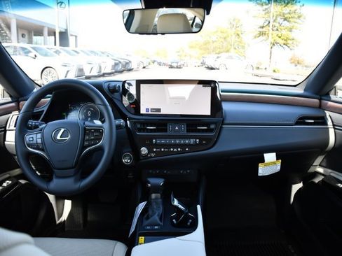 New 2025 Lexus ES 300h w/ Premium Package image 20