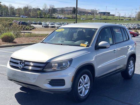 Used 2014 Volkswagen Tiguan S image 3