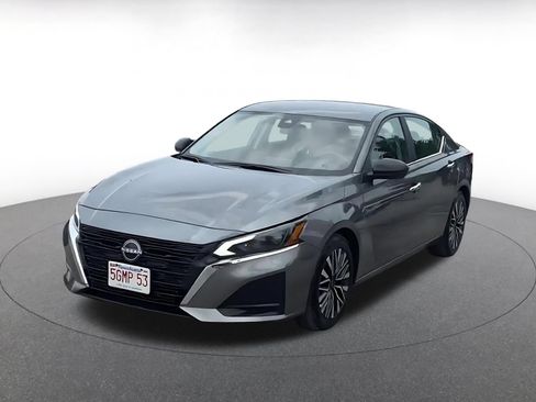 Used 2025 Nissan Altima 2.5 SV FWD image 5