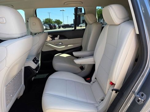 Used 2022 Mercedes-Benz GLS 450 4MATIC image 13