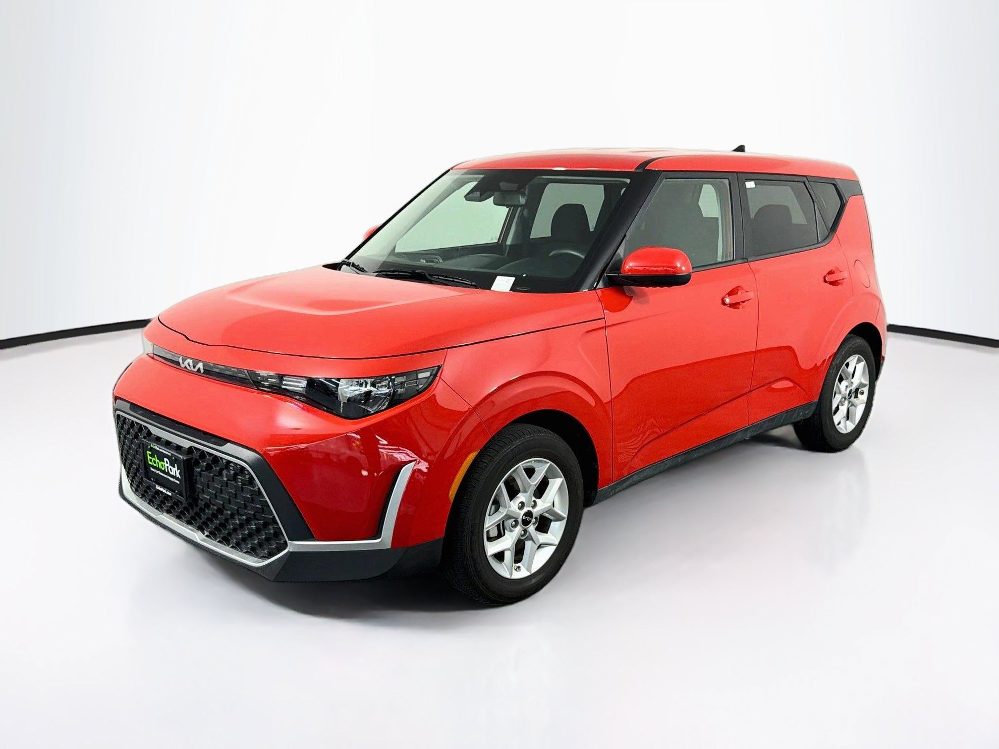 Used 2025 Kia Soul LX w/ LX Technology Package FWD image 3