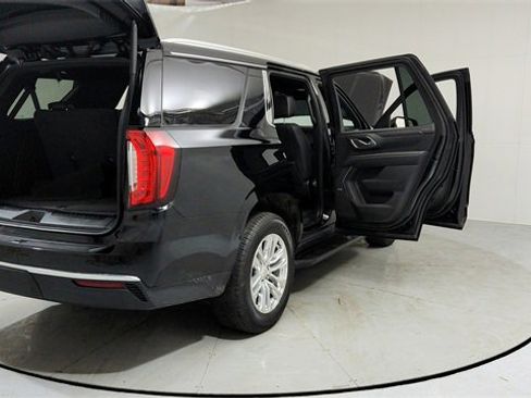 Used 2023 GMC Yukon SLT w/ SLT Luxury Package image 10