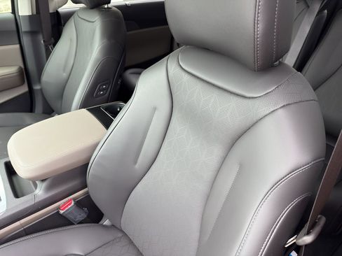 New 2026 Kia Carnival EX image 10