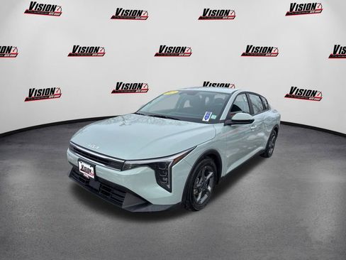 Used 2025 Kia K4 LXS image 1