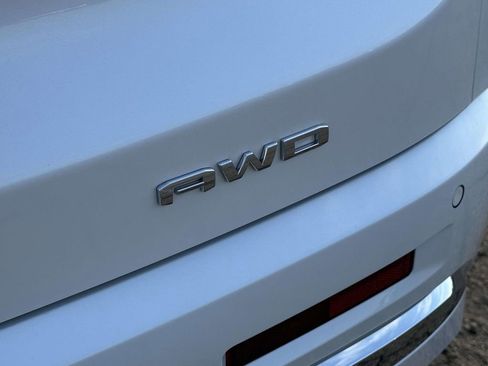 Used 2023 GMC Acadia Denali w/ Denali Ultimate Package image 12