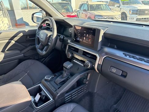 Used 2025 Toyota Tacoma SR5 image 18