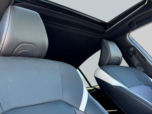 Used 2025 Toyota Camry SE w/ Convenience Package image 26