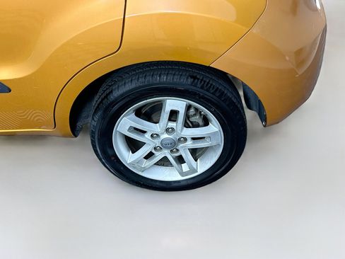 Used 2011 Kia Soul + w/ Audio Pkg image 11