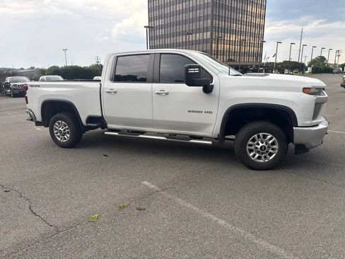 Used 2021 Chevrolet Silverado 2500 LT w/ Convenience Package AWD/4WD image 3
